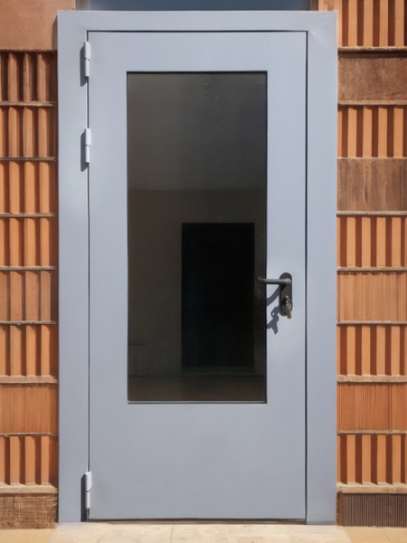 Дверь с большим стеклом