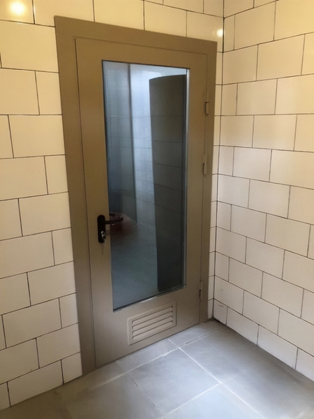 С остеклением более 25%